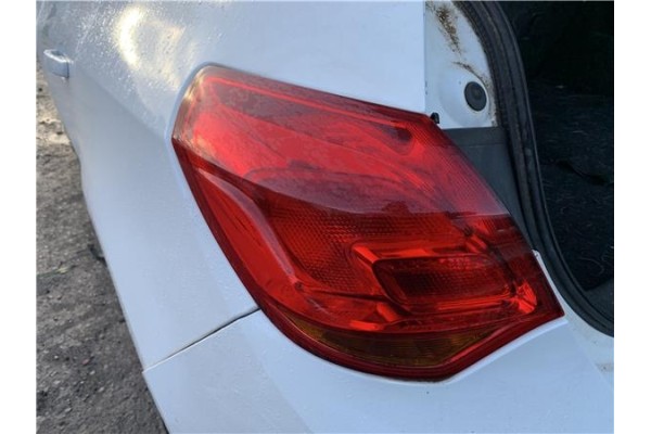 Recambio de piloto trasero izquierdo para opel astra j berlina 5p 1.6 selective referencia OEM IAM 13306453  