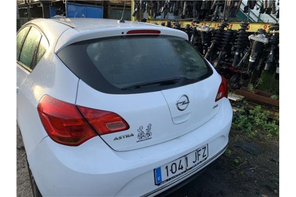 Recambio de porton trasero para opel astra j berlina 5p 1.6 selective referencia OEM IAM 13372624  
