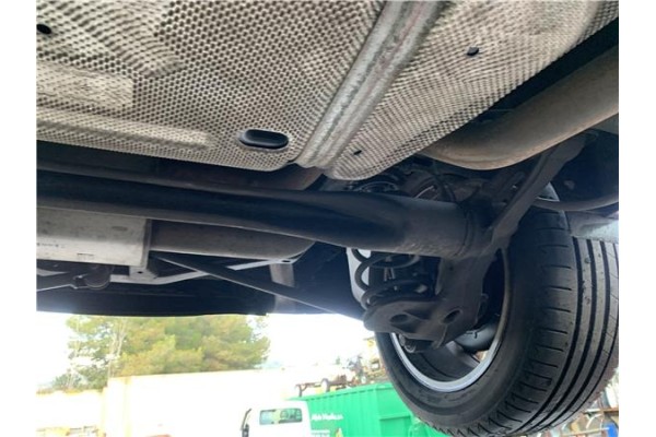 Recambio de puente trasero para opel astra j berlina 5p 1.6 selective referencia OEM IAM 13427776  