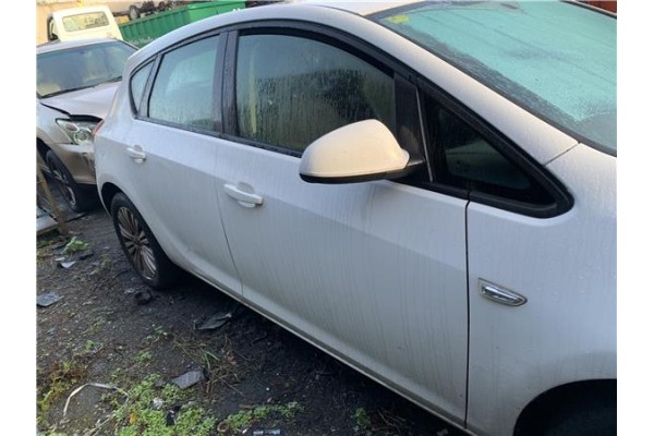 Recambio de puerta delantero derecha para opel astra j berlina 5p 1.6 selective referencia OEM IAM 13330766  