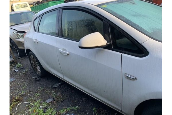 Recambio de puerta delantero derecha para opel astra j berlina 5p 1.6 selective referencia OEM IAM 13330766  