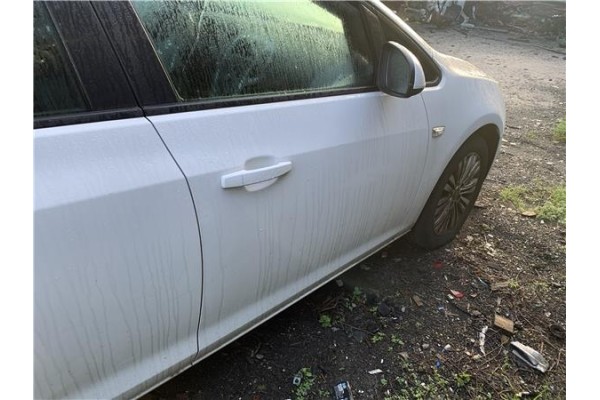 Recambio de puerta delantero derecha para opel astra j berlina 5p 1.6 selective referencia OEM IAM 13330766  