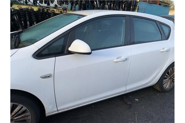 Recambio de puerta delantero izquierda para opel astra j berlina 5p 1.6 selective referencia OEM IAM 13330765  