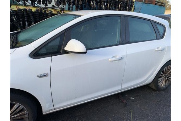Recambio de puerta delantero izquierda para opel astra j berlina 5p 1.6 selective referencia OEM IAM 13330765  