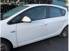 Recambio de puerta delantero izquierda para opel astra j berlina 5p 1.6 selective referencia OEM IAM 13330765  