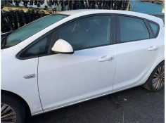 Recambio de puerta delantero izquierda para opel astra j berlina 5p 1.6 selective referencia OEM IAM 13330765  