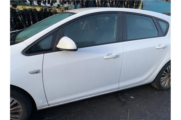 Recambio de puerta delantero izquierda para opel astra j berlina 5p 1.6 selective referencia OEM IAM 13330765  