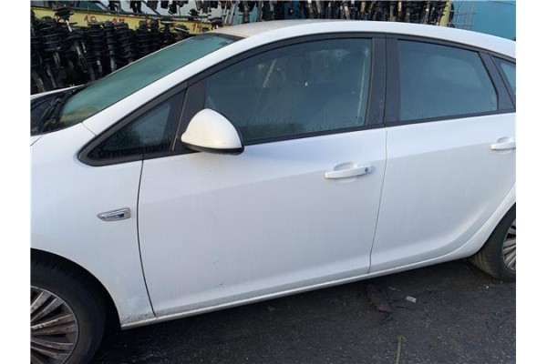 Recambio de puerta delantero izquierda para opel astra j berlina 5p 1.6 selective referencia OEM IAM 13330765  