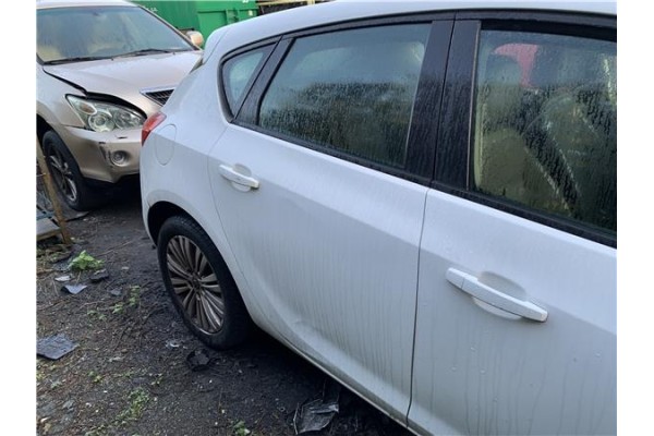 Recambio de puerta trasero derecha para opel astra j berlina 5p 1.6 selective referencia OEM IAM 13285611  