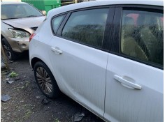 Recambio de puerta trasero derecha para opel astra j berlina 5p 1.6 selective referencia OEM IAM 13285611  