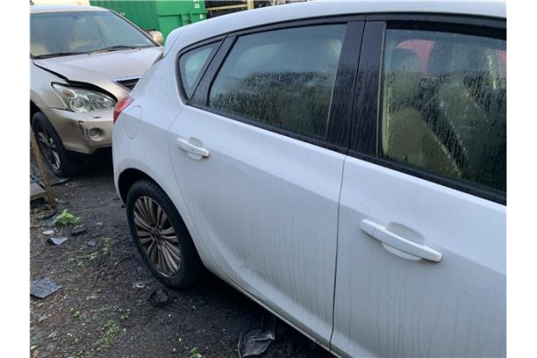 Recambio de puerta trasero derecha para opel astra j berlina 5p 1.6 selective referencia OEM IAM 13285611  