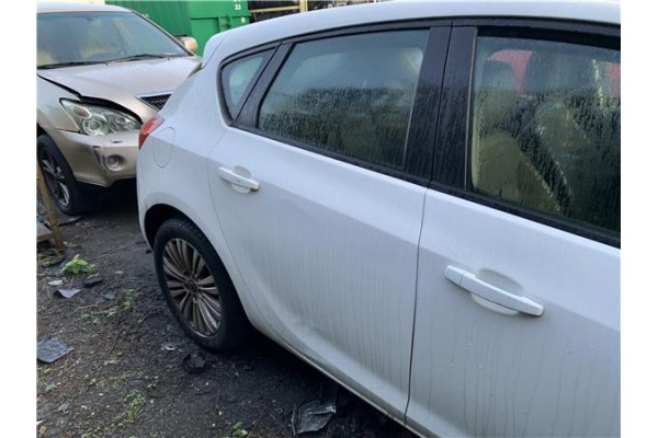 Recambio de puerta trasero derecha para opel astra j berlina 5p 1.6 selective referencia OEM IAM 13285611  