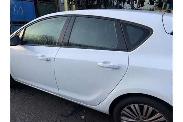 Recambio de puerta trasero izquierda para opel astra j berlina 5p 1.6 selective referencia OEM IAM 13285610  