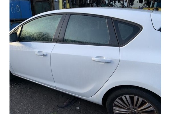 Recambio de puerta trasero izquierda para opel astra j berlina 5p 1.6 selective referencia OEM IAM 13285610  