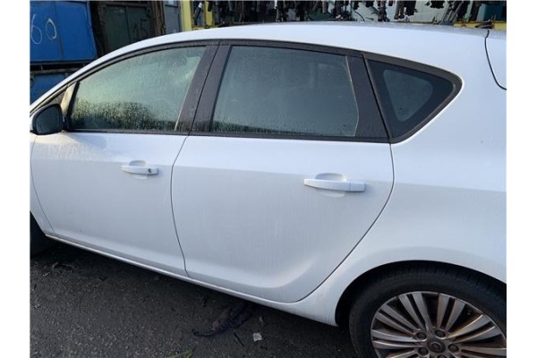 Recambio de puerta trasero izquierda para opel astra j berlina 5p 1.6 selective referencia OEM IAM 13285610  