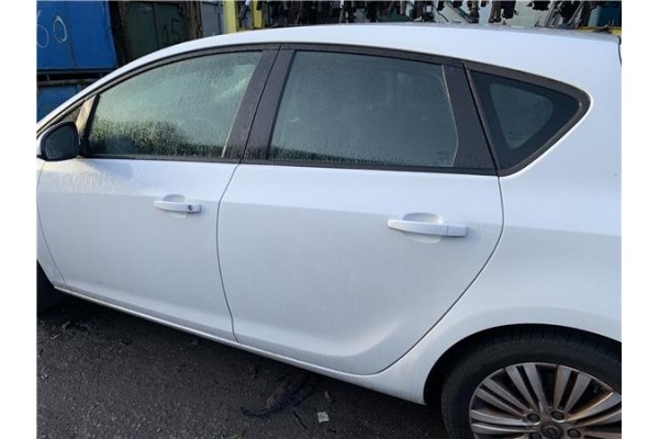 Recambio de puerta trasero izquierda para opel astra j berlina 5p 1.6 selective referencia OEM IAM 13285610  