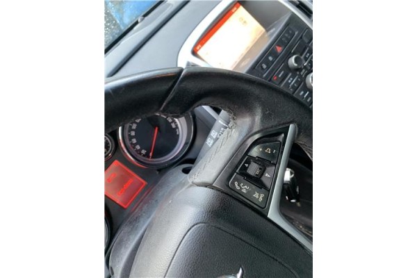 Recambio de volante para opel astra j berlina 5p 1.6 selective referencia OEM IAM 13351039  