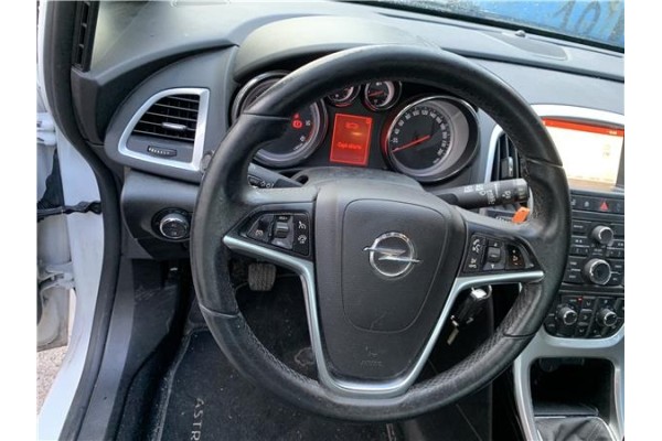 Recambio de volante para opel astra j berlina 5p 1.6 selective referencia OEM IAM 13351039  