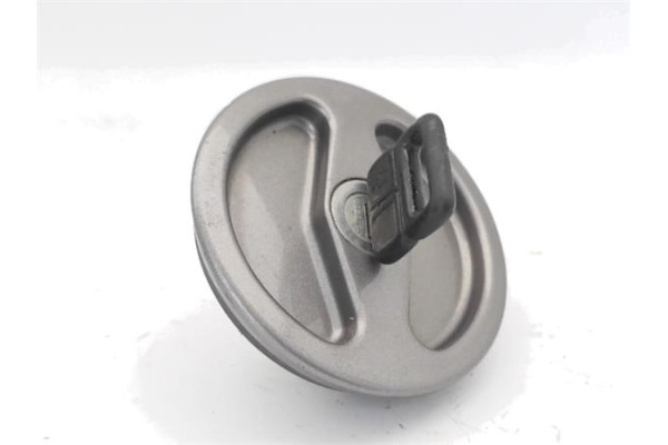 Recambio de tapon combustible para peugeot 205 berlina 1.4 referencia OEM IAM   