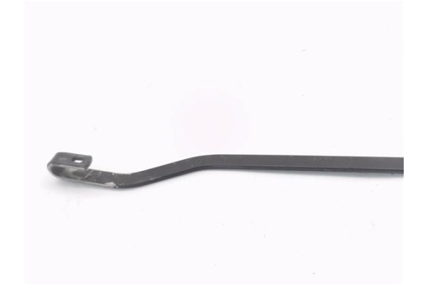Recambio de brazo limpiaparabrisas delantero derecho para nissan terrano (wd21) 2.7 td 4wd referencia OEM IAM 2888001G 2888001G6