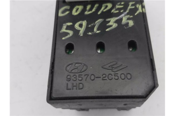 Recambio de mando elevalunas delantero izquierdo para hyundai coupe (rd) 1.6 fx referencia OEM IAM 935702C500  