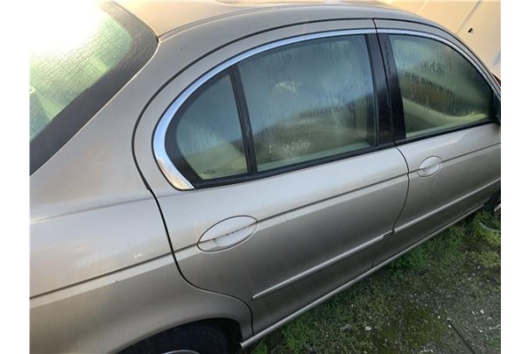 Recambio de puerta trasero derecha para jaguar x-type 2.0 d executive referencia OEM IAM C2S29427 C2S42631 