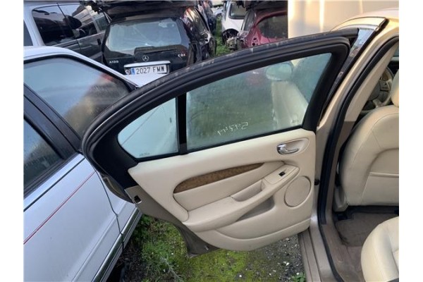 Recambio de puerta trasero izquierda para jaguar x-type 2.0 d executive referencia OEM IAM C2S29428  