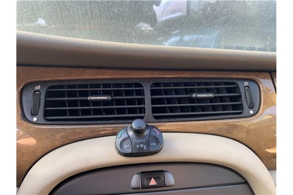 Recambio de rejilla entrada de aire para jaguar x-type 2.0 d executive referencia OEM IAM C2S32925  