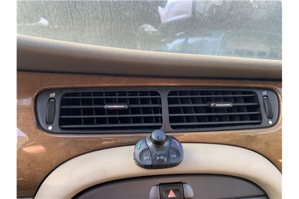 Recambio de rejilla entrada de aire para jaguar x-type 2.0 d executive referencia OEM IAM C2S32925  