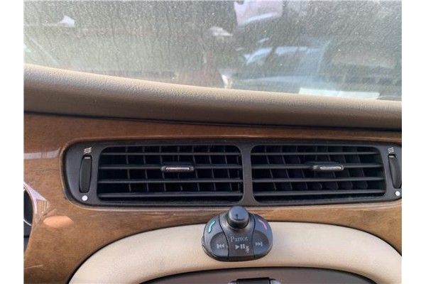 Recambio de rejilla entrada de aire para jaguar x-type 2.0 d executive referencia OEM IAM C2S32925  