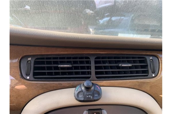 Recambio de rejilla entrada de aire para jaguar x-type 2.0 d executive referencia OEM IAM C2S32925  