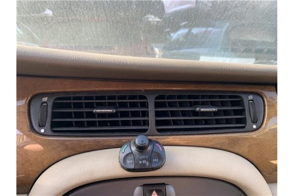 Recambio de rejilla entrada de aire para jaguar x-type 2.0 d executive referencia OEM IAM C2S32925  