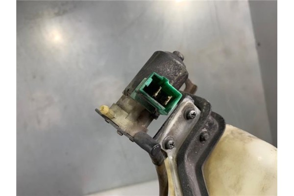 Recambio de deposito limpiaparabrisas para nissan terrano (wd21) 2.7 td 4wd referencia OEM IAM 2891046G00  