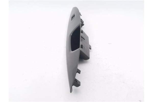 Recambio de mando elevalunas delantero derecho para mitsubishi space star (a00) 1.2 motion referencia OEM IAM A8608A242 7221C682