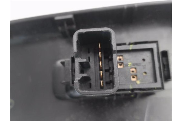 Recambio de mando elevalunas delantero derecho para mitsubishi space star (a00) 1.2 motion referencia OEM IAM A8608A242 7221C682