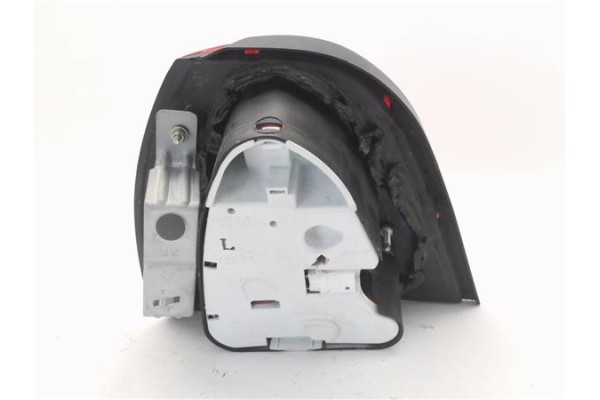 Recambio de piloto trasero derecho para nissan sunny berlina (n14) 1.4 lx referencia OEM IAM 22063324  