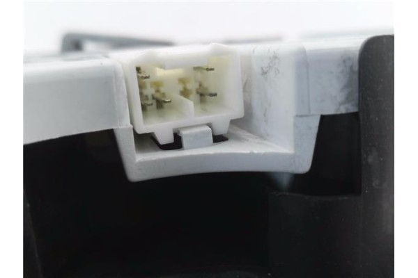 Recambio de piloto trasero derecho para nissan sunny berlina (n14) 1.4 lx referencia OEM IAM 22063324  