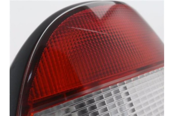 Recambio de piloto trasero derecho para nissan sunny berlina (n14) 1.4 lx referencia OEM IAM 22063324  