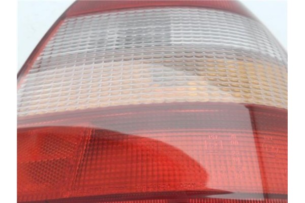 Recambio de piloto trasero derecho para nissan sunny berlina (n14) 1.4 lx referencia OEM IAM 22063324  