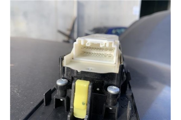 Recambio de mando elevalunas delantero izquierdo para lexus is ii (_xe2_) 220 d (ale20) referencia OEM IAM 8404053080  