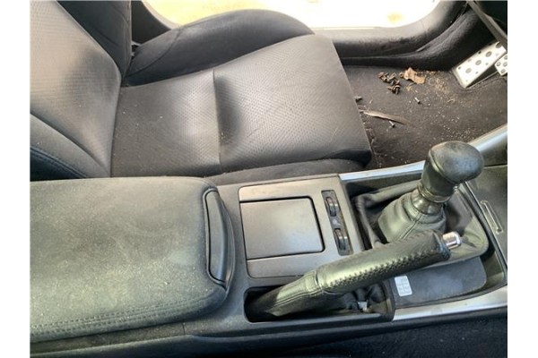 Recambio de consola para lexus is ii (_xe2_) 220 d (ale20) referencia OEM IAM 5881053040C8 5881053041C8 