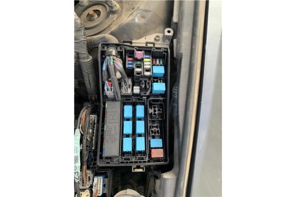 Recambio de caja fusibles/rele para lexus is ii (_xe2_) 220 d (ale20) referencia OEM IAM 8266253070 8675XA2 