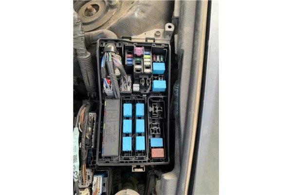 Recambio de caja fusibles/rele para lexus is ii (_xe2_) 220 d (ale20) referencia OEM IAM 8266253070 8675XA2 