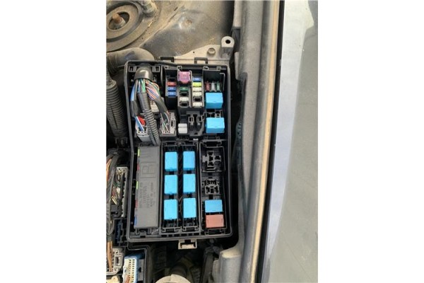 Recambio de caja fusibles/rele para lexus is ii (_xe2_) 220 d (ale20) referencia OEM IAM 8266253070 8675XA2 
