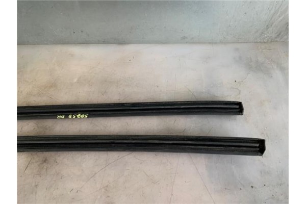 Recambio de barras de techo para citroen c3 1.4 i referencia OEM IAM 8319J9 8,32E+07 