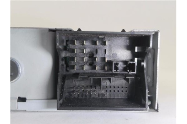Recambio de autoradio para renault clio iii 1.5 dci (c/br1g) referencia OEM IAM 281150030R  