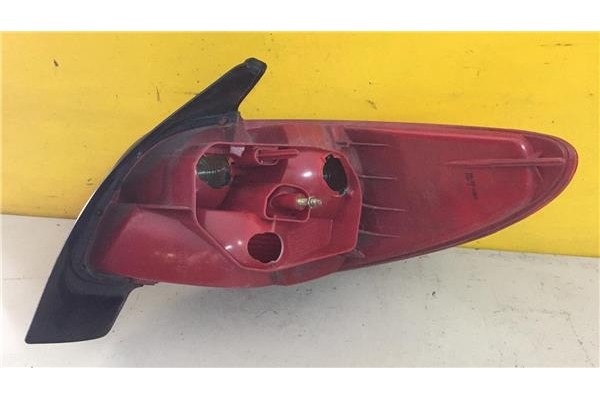 Recambio de piloto trasero izquierdo para peugeot 206 1.9 d referencia OEM IAM 6350P1  