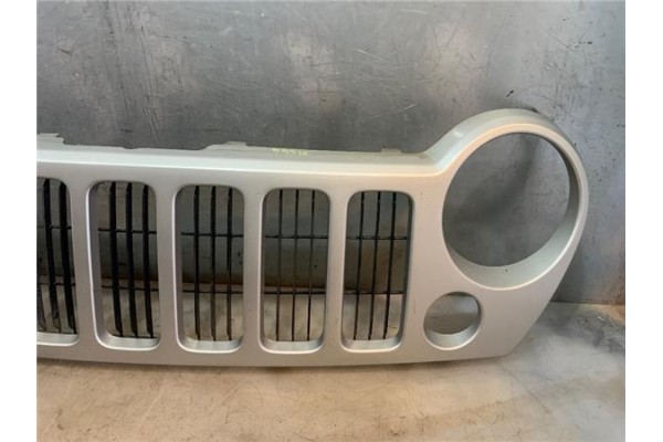 Recambio de rejilla capo para jeep cherokee (kj) 2.8 crd extreme referencia OEM IAM 5JJ85TRMA 5JJ86TRMA 551568005A 5KC36TRMA 551