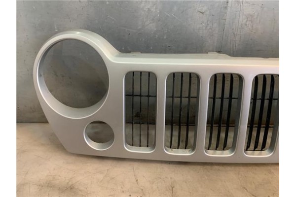 Recambio de rejilla capo para jeep cherokee (kj) 2.8 crd extreme referencia OEM IAM 5JJ85TRMA 5JJ86TRMA 551568005A 5KC36TRMA 551