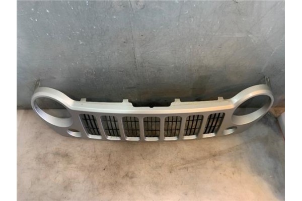 Recambio de rejilla capo para jeep cherokee (kj) 2.8 crd extreme referencia OEM IAM 5JJ85TRMA 5JJ86TRMA 551568005A 5KC36TRMA 551